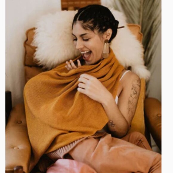 We are Amma Honey Cocoon Nursing Cover knit lightweight yellow one size - Picture 4 of 16